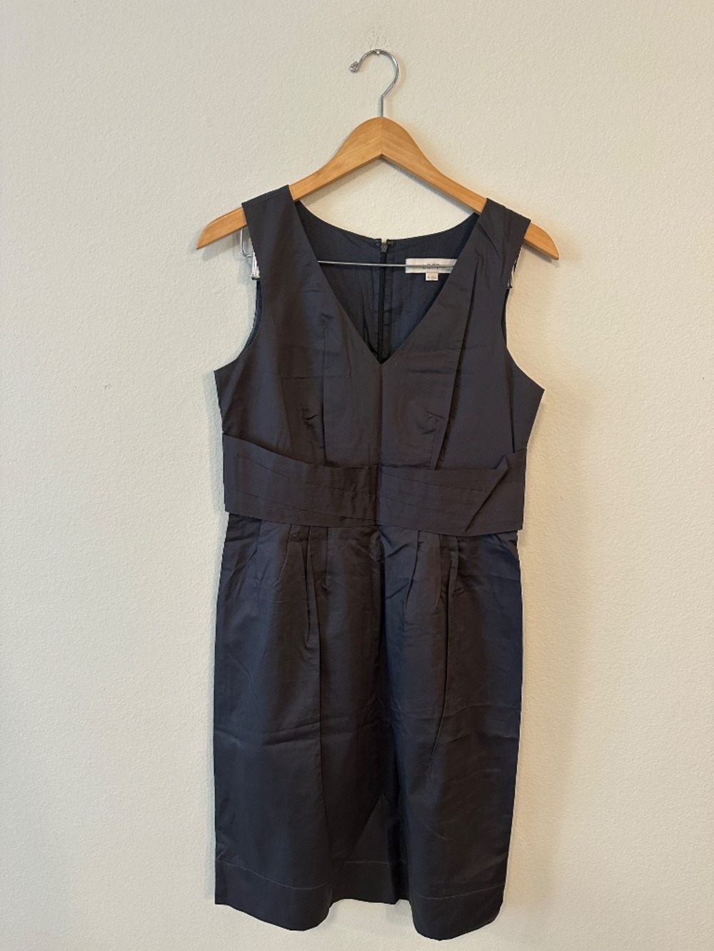 LOFT Slate Gray Sleeveless V-Neck Pleated Waist Sheath Dress Women's 6